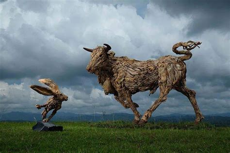 他用30年的时间将朽木雕刻成这惊人的动物雕塑，每一件作品都栩栩如生！|雕塑_新浪新闻