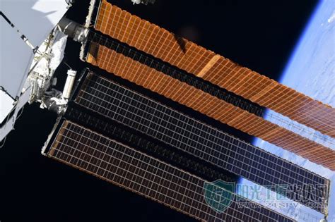 天宫太空站太阳能帆板效率30%，总功率100KW，大于国际空间站的90KW。（国际空间站太阳能电池板面积2500平米，天宫不到一半）。核心舱长 ...