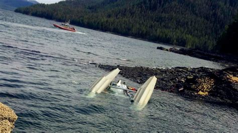 美国一架水上飞机坠毁 机上2人全部死亡_凤凰网视频_凤凰网