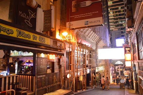 2023兰桂坊酒吧街美食餐厅,坡段路两边都是各类西餐馆和...【去哪儿攻略】