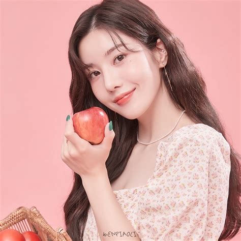 女爱豆权恩妃图片