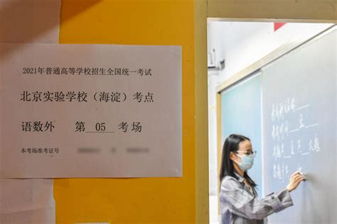2013上海高考：考场外等待的家长(12)_高考网上海分站