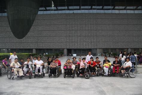 北京市残疾人联合会-辅具中心组织开展“参观服贸会”党日活动