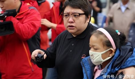 23年前贵州缆车失事，2岁孩子失去父母后被韩红收养，如今怎样了_【快资讯】