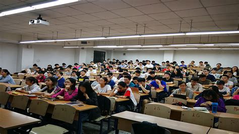 计算机学院2015级开展考研政策讲座 - 校园生活 - 重庆大学新闻网