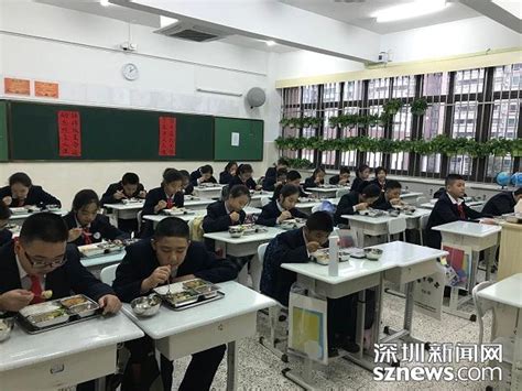 实拍北京西城区外国语学校，新生开学第一餐流行语变成“少盛一点”