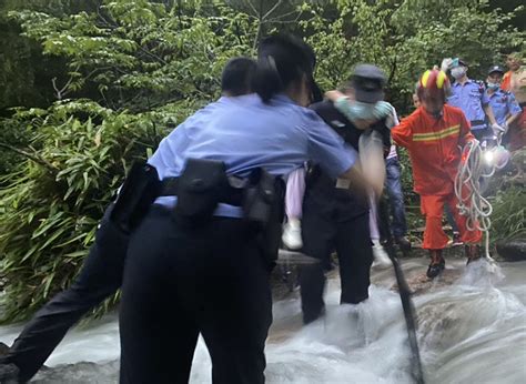 杭州一家5口被困山中，还有3个孩子！民警紧急救援！