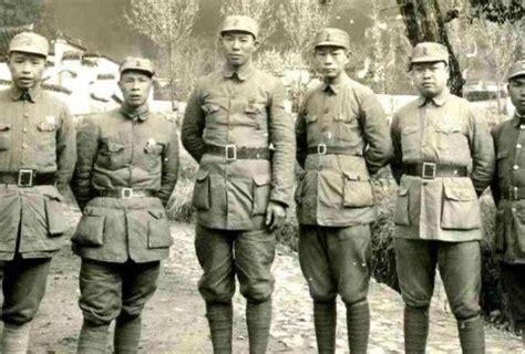 1939年11月，新四军第6支队成立，彭雪枫(第2排左4)任司令员。图为新四军第6支队团级以上干部合影-中国抗日战争-图片