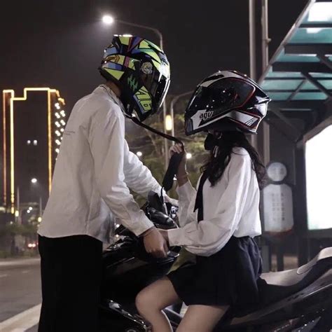 有没有骑摩托车或者带着头盔的动漫情侣头像？ - 知乎