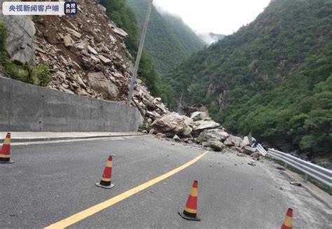 安康多个县区出现山体滑坡塌方致使多条道路中断_陕西频道_凤凰网