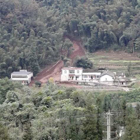 宜宾地震后突发山体滑坡，村民巡查发现裂缝救了11人_四川在线