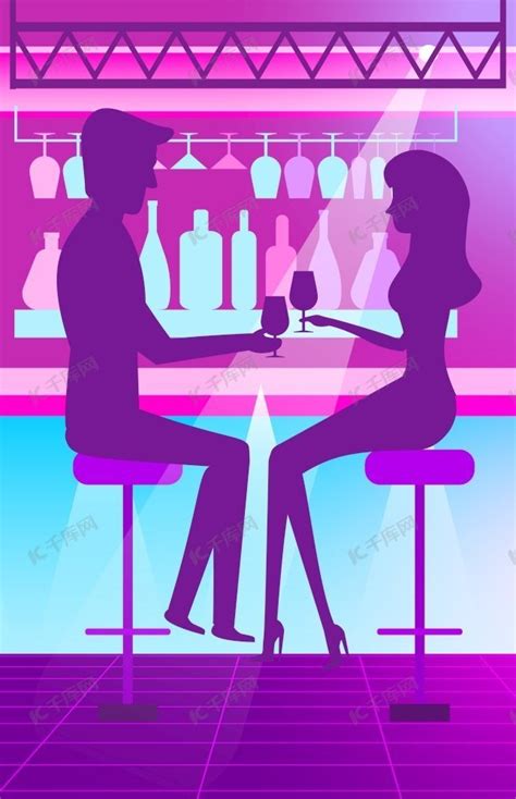 夜总会里的男人和女人坐在吧台前喝鸡尾酒。背景图片免费下载_海报banner/高清大图_千库网(图片编号6325426)