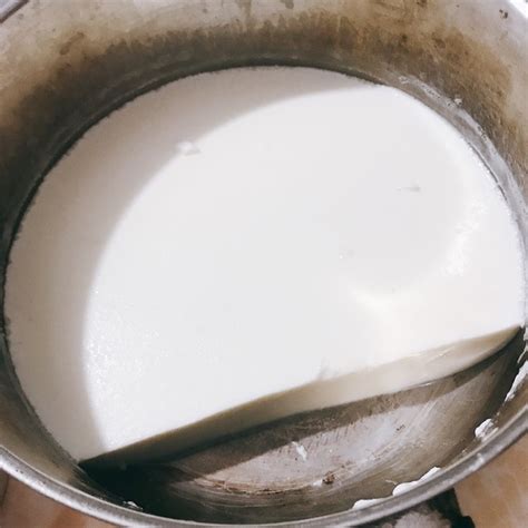 【白凉粉牛奶果冻的做法步骤图，怎么做好吃】Qin-筱默_下厨房