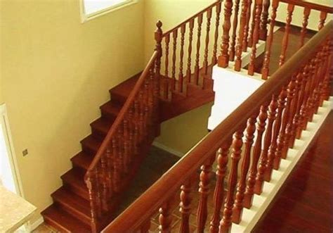 你知道为什么楼梯靠墙的一边也要安装通道扶手吗？