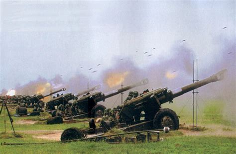 图文：我军83式152毫米自行榴弹炮开火-珠海航展集团有限公司