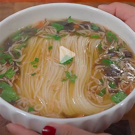 最简单的清汤挂面怎么做、清汤挂面怎么做好吃又简单窍门 - 美食视频 - 华网