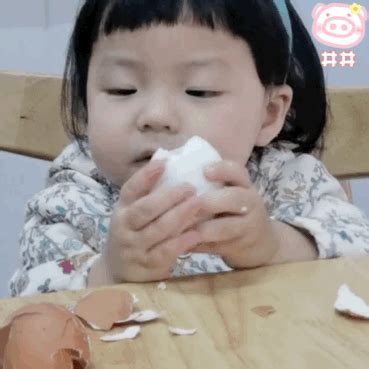 萌娃丸子妹表情包动图丸子妹吃脚脚哈哈好图片
