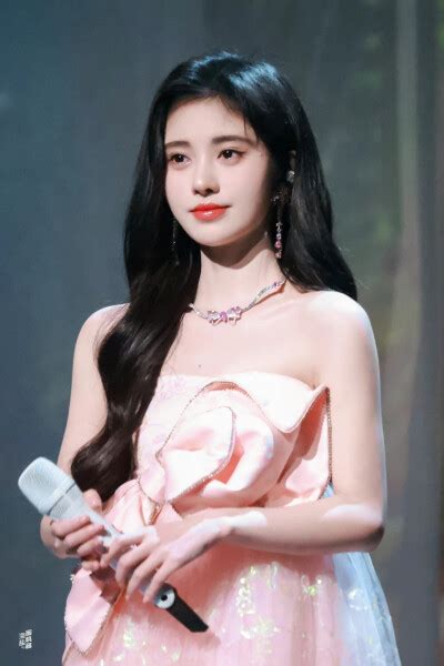 鞠婧婧祎图片