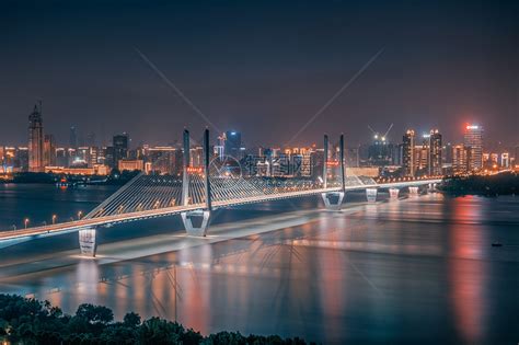 夜幕下的武汉晴川桥高清图片下载-正版图片500721177-摄图网