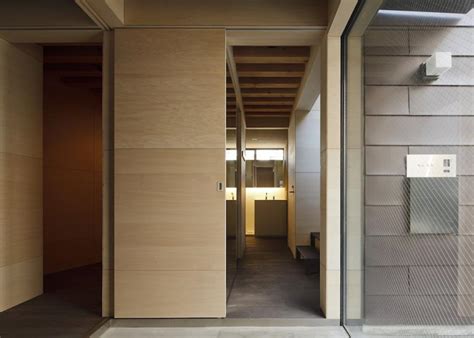 东京高大棱角分明的房子-日本工作室阿波罗建筑师事务作品