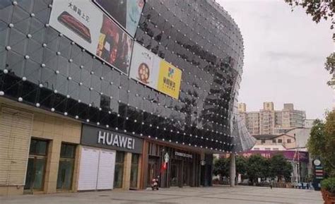 郑州一大型商场倒闭，地处黄金地段，开业仅一年半就倒闭_手机新浪网