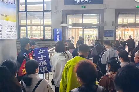 黑龙江大庆东站设女性专用检票通道，部分车站效仿_北晚在线