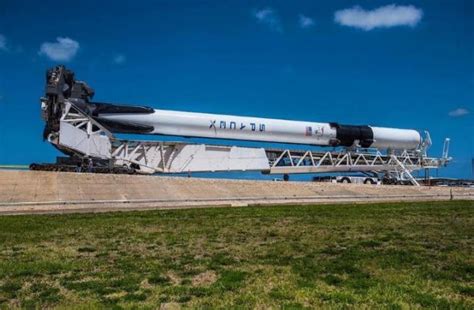 马斯克SpaceX大秀猎鹰重型火箭：现役最强_TechWeb