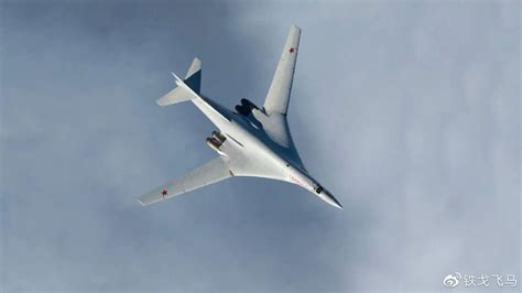 美国B2轰炸机和俄罗斯白天鹅，哪个更厉害？|白天鹅|轰炸机|俄罗斯_新浪新闻