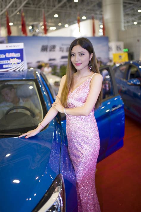 香车美女图片