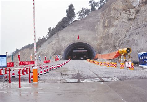 绕北二期工程南山隧道单幅贯通 计划2019年5月建成通车 - 龙湾新闻网