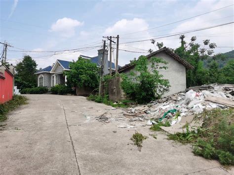 南京南部新城修路挖出一座古墓，文旅局：已要求停工_新华报业网