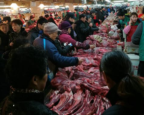 朝阳农贸市场节前牛羊肉热销-企业动态-无锡朝阳集团