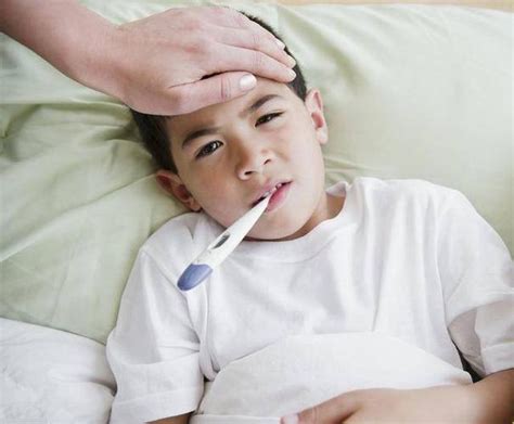 医生：孩子阳了发烧，两种物理退烧方法不可取，怎么处理才正确？ - 知乎