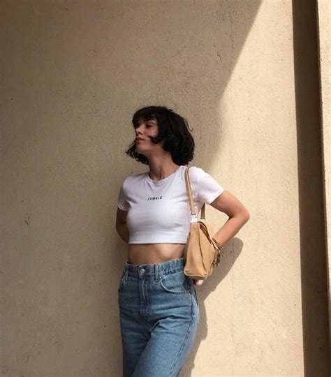 短发穿搭秋甜美女生头像