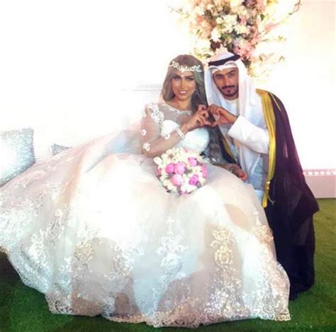 阿拉伯男子娶四个老婆！还将婚礼的过程进行了网络在线直播！