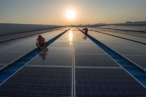 以色列内盖夫沙漠太阳能发电厂的光伏发电高清图片下载-正版图片504874297-摄图网