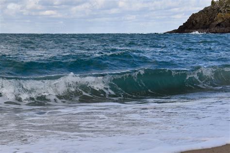 大海涨潮图片-涨潮时的蓝色大海素材-高清图片-摄影照片-寻图免费打包下载