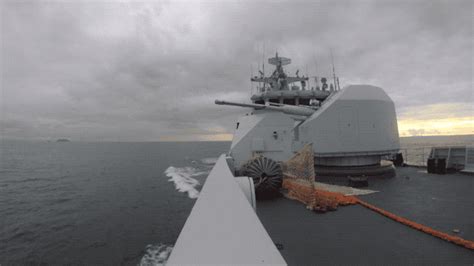 驻港部队海军进行海上实训，惠州号导弹护卫舰火力全开！_新浪新闻