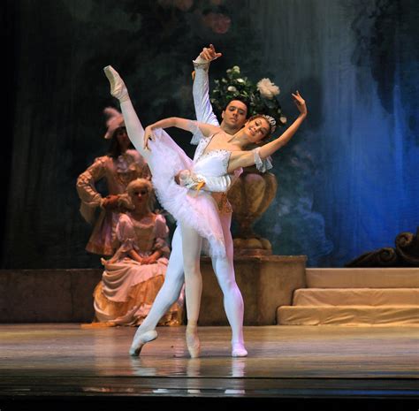 俄罗斯芭蕾舞《天鹅湖》，一生之中必看的演出之一