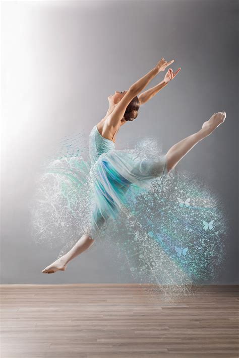 芭蕾舞演员图片_在热身的芭蕾舞演员素材_高清图片_摄影照片_寻图免费打包下载