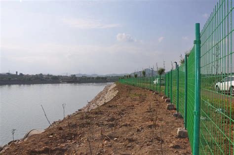 水库围栏施工案例 - 工程案例 - 新港新材料