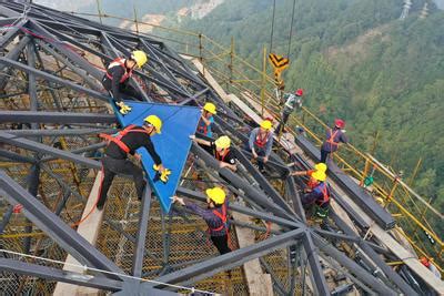 广西梧州：西江明珠塔建设进入尾声-人民图片网