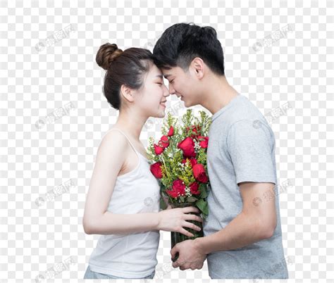 情侣捧着玫瑰花甜蜜合影元素素材下载-正版素材400243628-摄图网