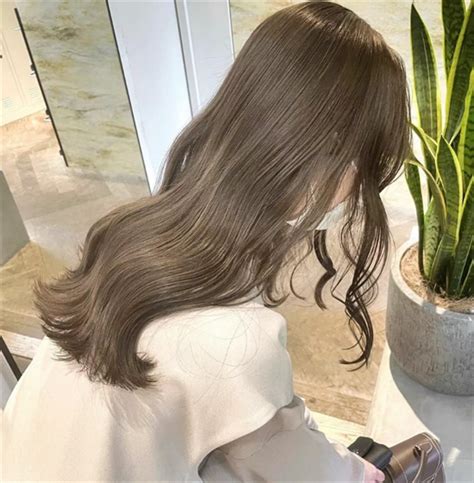 黄黑皮发型甜美女生头像