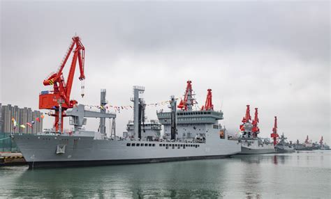 探访舰艇开放日丨登甲板、爬舷梯……为中国军舰点赞！