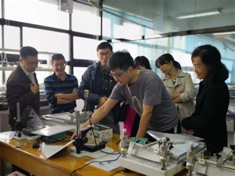 电子系统设计实训实验室举行PCB设备演示培训-移动通信技术实验教学示范中心