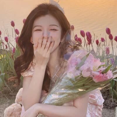 甜美女生头像郁金香