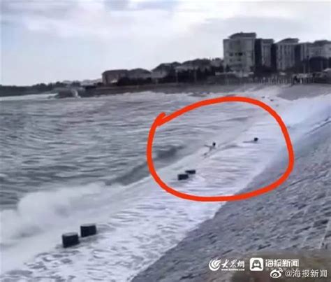 揪心！青岛2游客被海浪卷走1人已遇难，其中1人曾爬上岸又被卷走_新浪新闻
