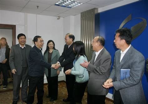 广东省统计局-朱小丹省长到省局拜年 要求统计部门继续当好参谋助手（图）