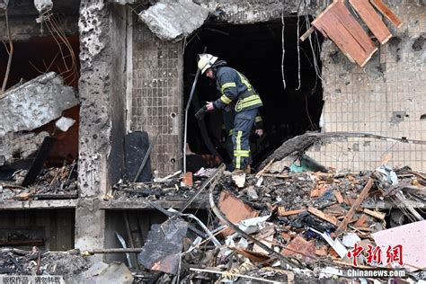 直击乌克兰首都基辅郊区 居民楼被炮击受损